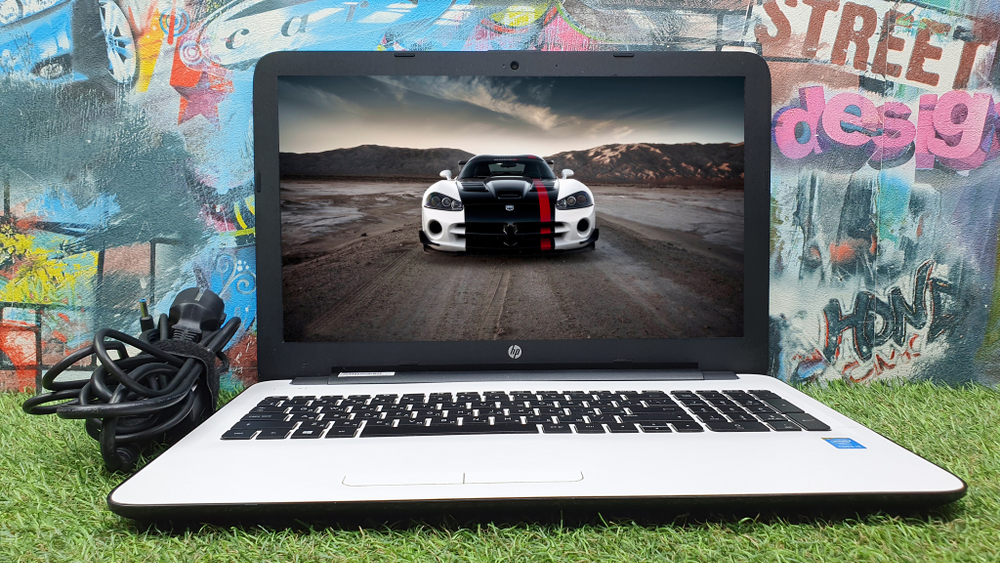 Ноутбук HP i5-5/8 Gb/Radeon R5 M330 2 Gb/ 15-ac022ur (N1K64EA)