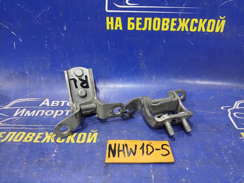 Петля двери задней левой TOYOTA PRIUS 1998