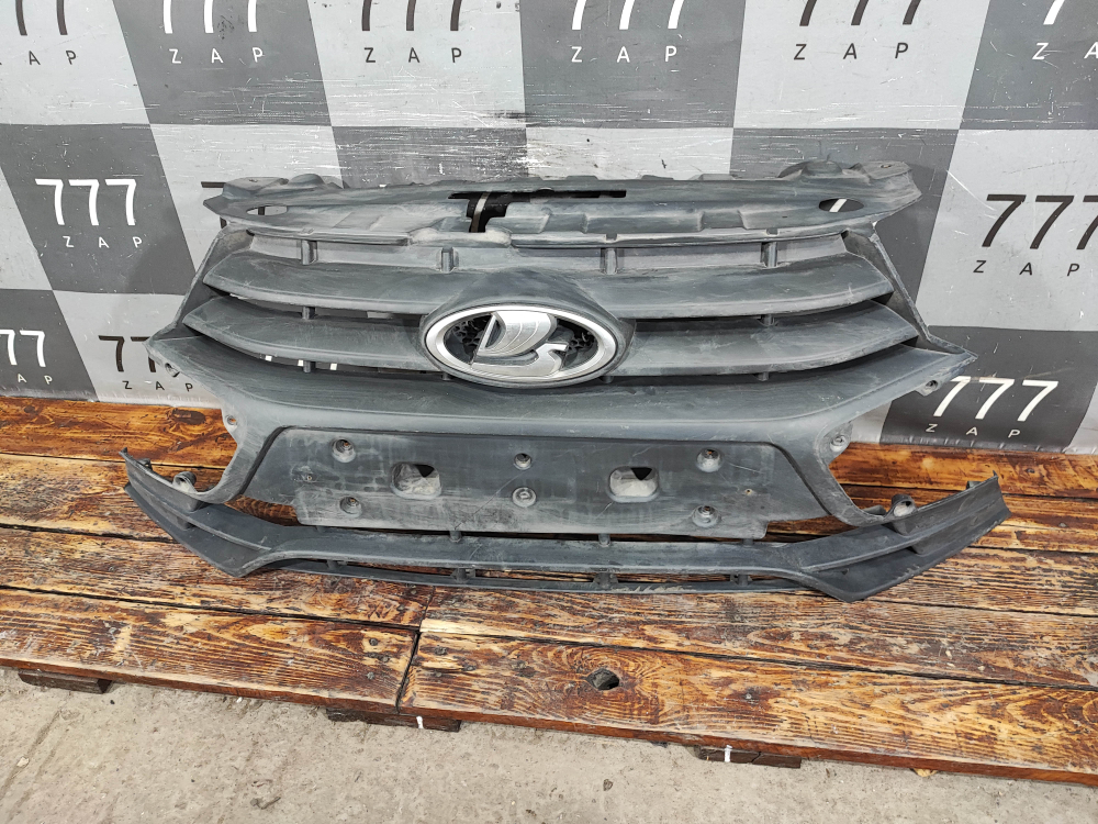 Решетка радиатора LADA Granta 18-нв Б/У Оригинал 8450100959