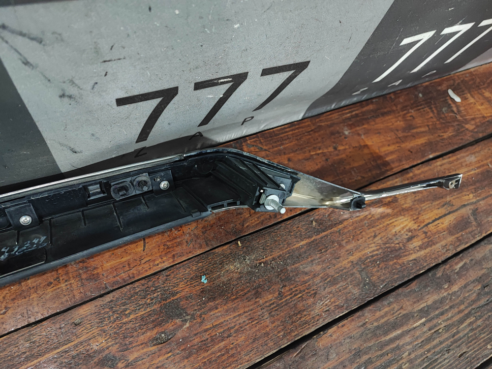 Накладка крышки багажника Geely Tugella 19-нв Б/У Оригинал 5062040200