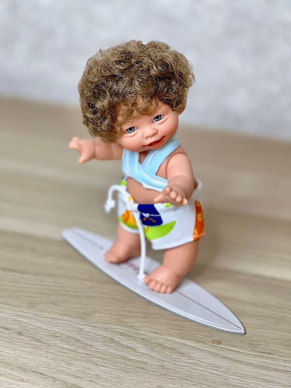 Кукла LAMAGIK виниловая 18см Gestitos Surfero (406A)