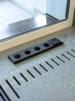 Розетка с заземлением скрытой установки Werkel W1171008 черная матовая