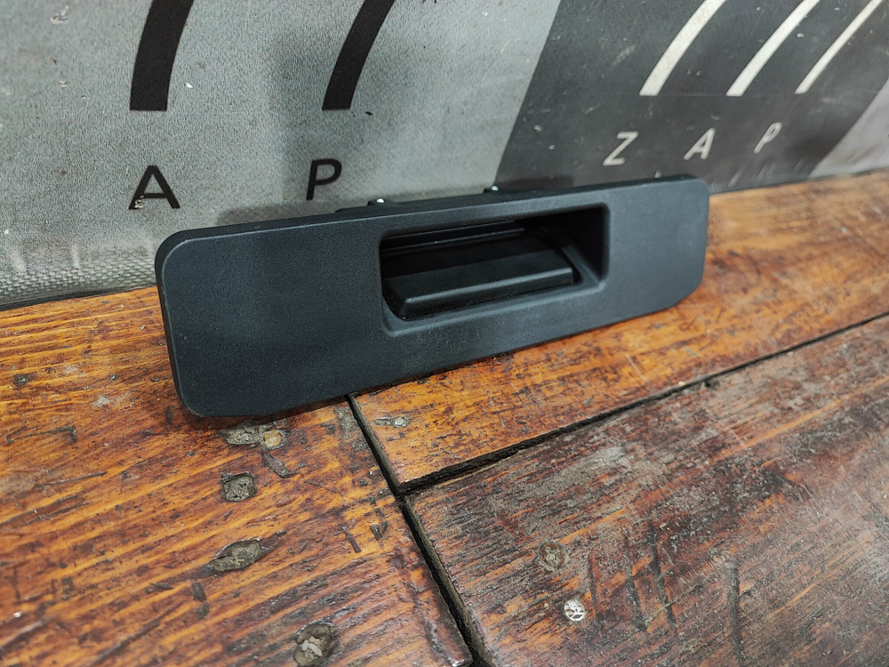 Ручка крышки багажника Mercedes GL GLS (X166), ML GLE (W166)  Б/У Оригинал A1667500493