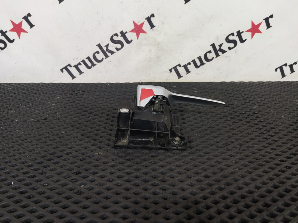 Ручка двери внутренняя правая