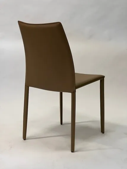 Стул Rolf из фактурной кожи цвета мокко