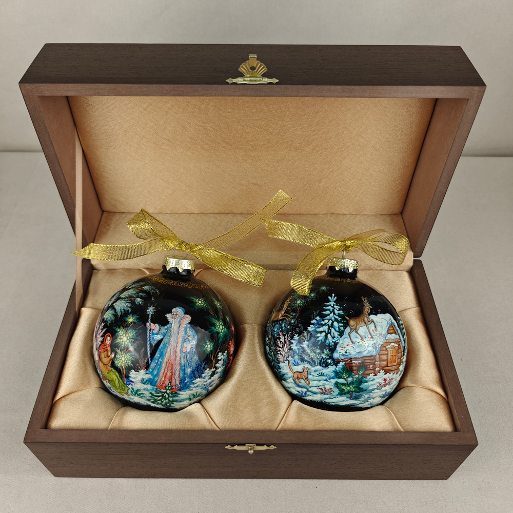 Набор новогодних шаров с ручной росписью "Серебряное копытце" и "Морозко" в футляре