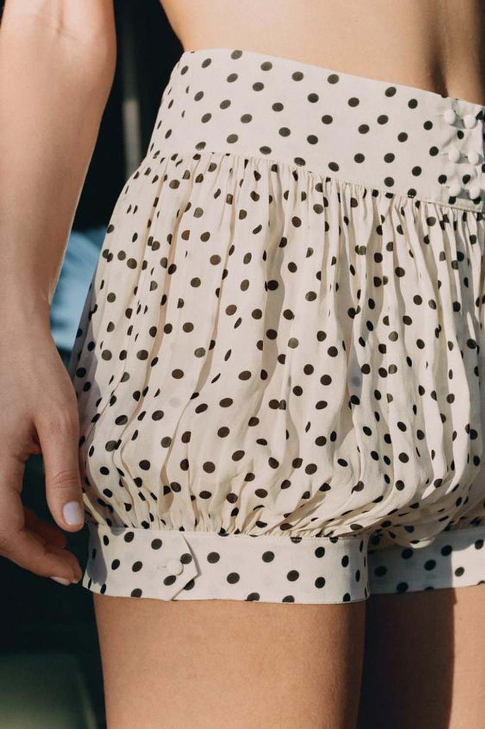 ZARA ШОРТЫ-БАНАНЫ В ГОРОШЕК, ЭКРЮ