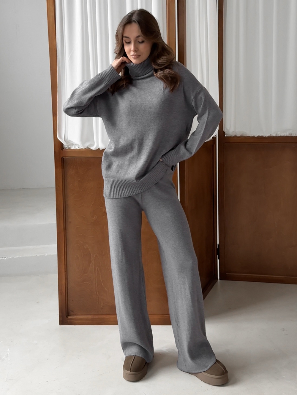 Комплект вязаный, свитер с горлом и брюки