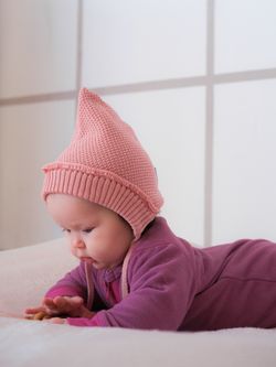 Вязаная шапка для новорожденного