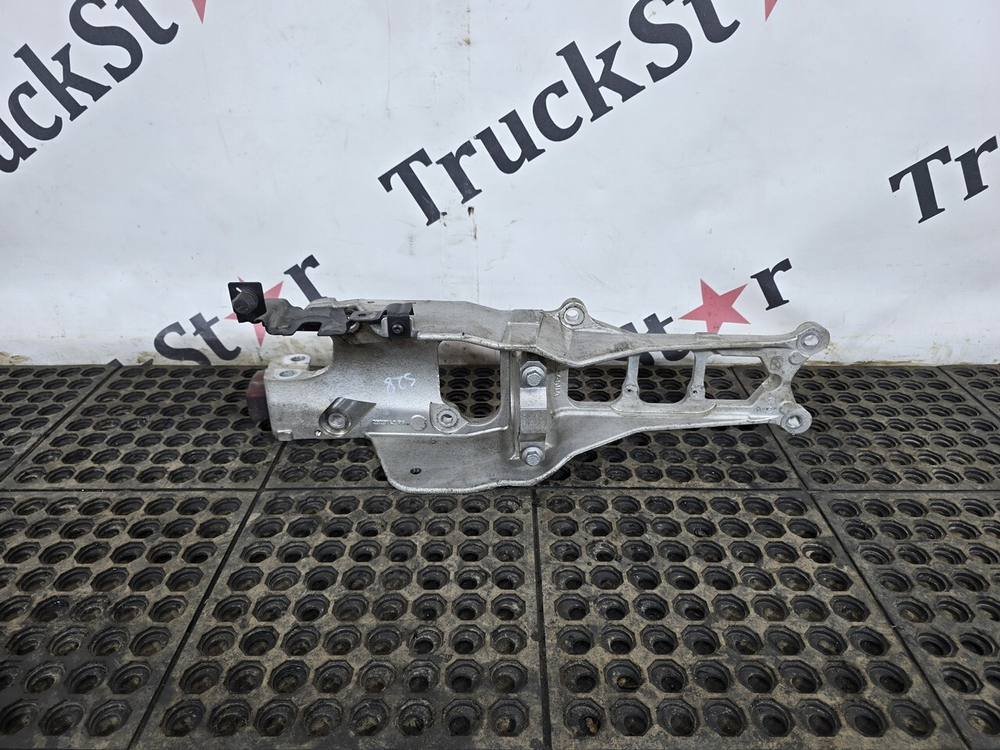 Кронштейн кабины передний правый 2020г.