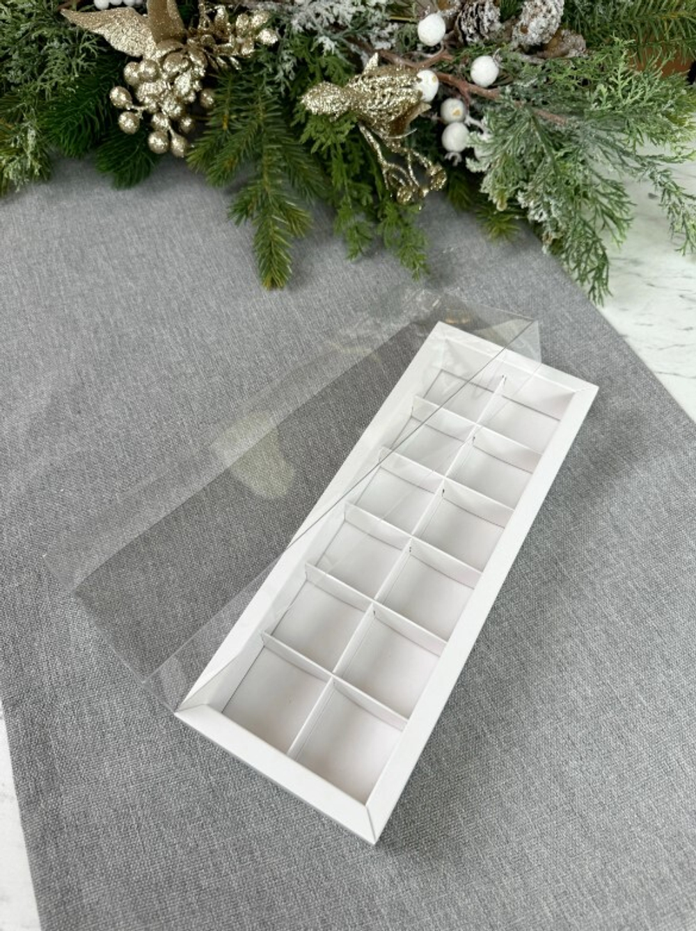 Коробка для 10 конфет с прозрачной крышкой, белая