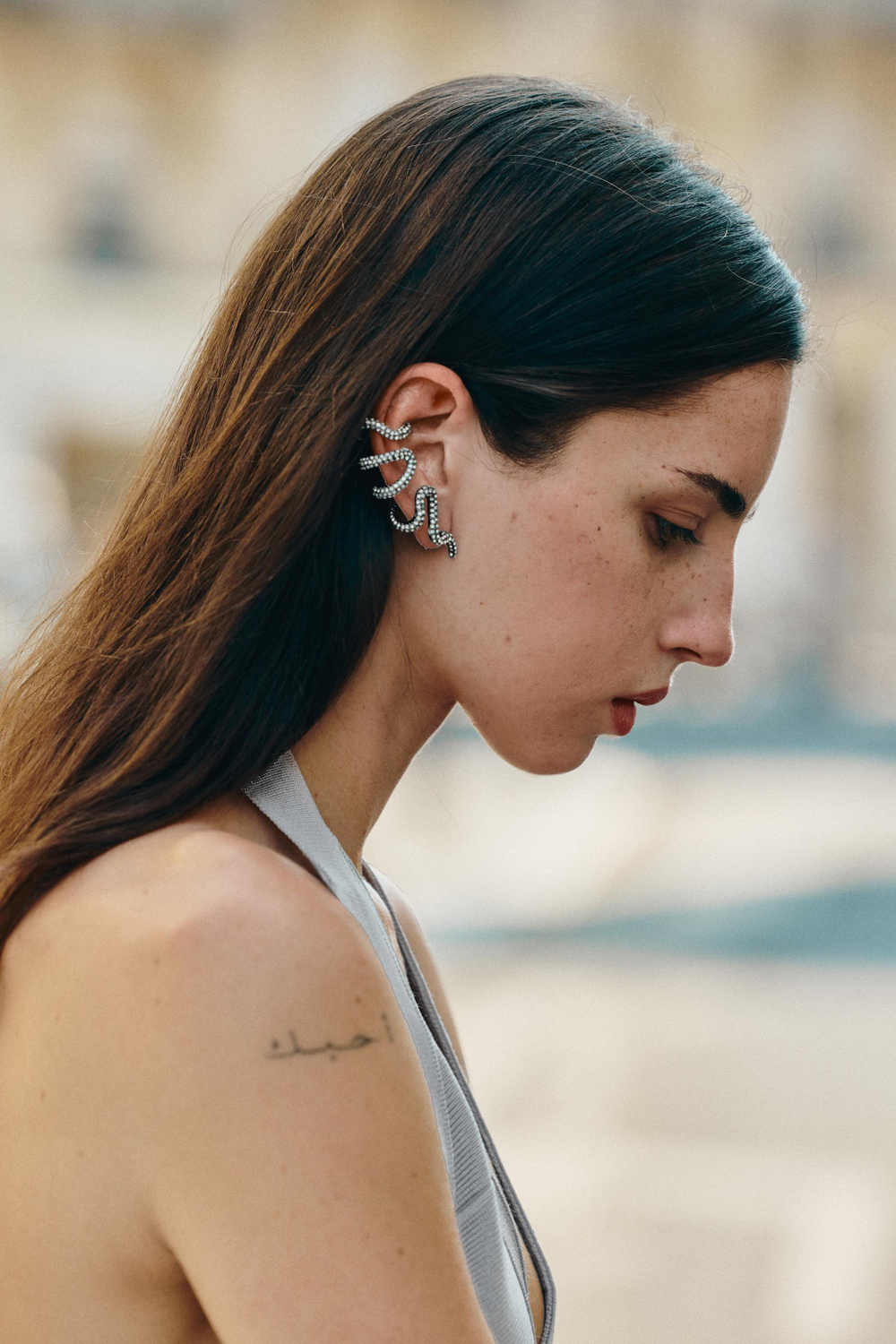 ZARA НАБОР ИЗ 2 СЕРЕГ-КАФФОВ СО СТРАЗАМИ, СЕРЫЙ
