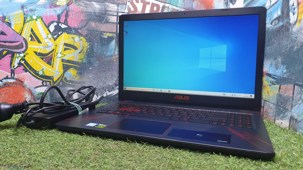 Игровой ASUS i5-8/6Gb/GTX 1050 2Gb/FHD/FX570U FX570UD-DM150T/Windows 10