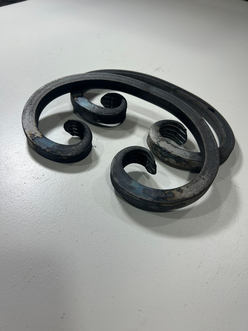 Кованый элемент вензель 130х230мм квадрат полнотелый 14х14мм