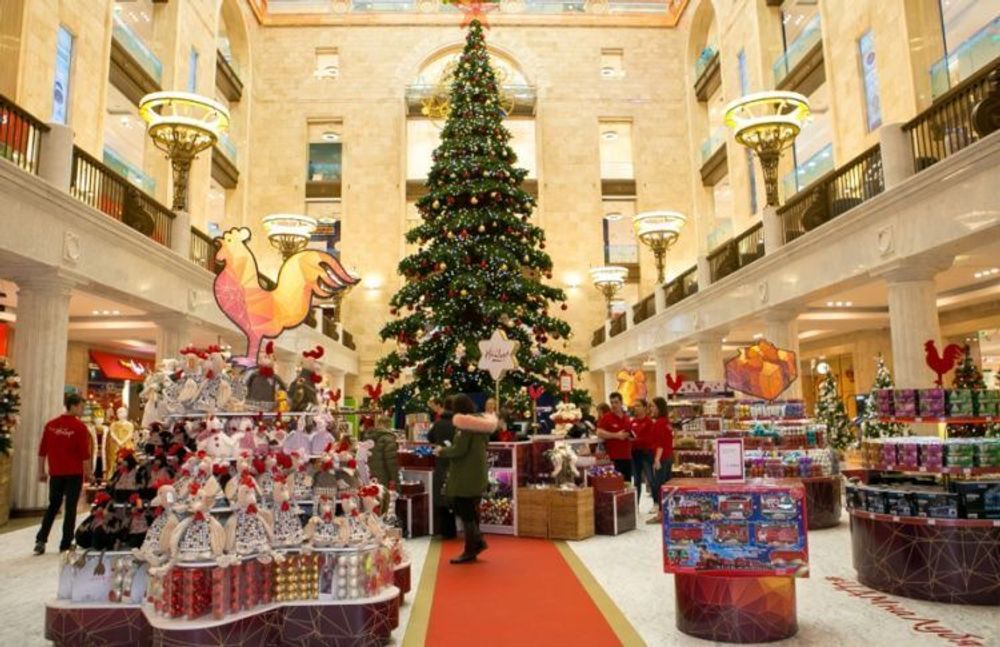 Светодинамическая елка ствольная - встроенная гирлянда: Холодный свет - "Таежная" от 11 до 21 м