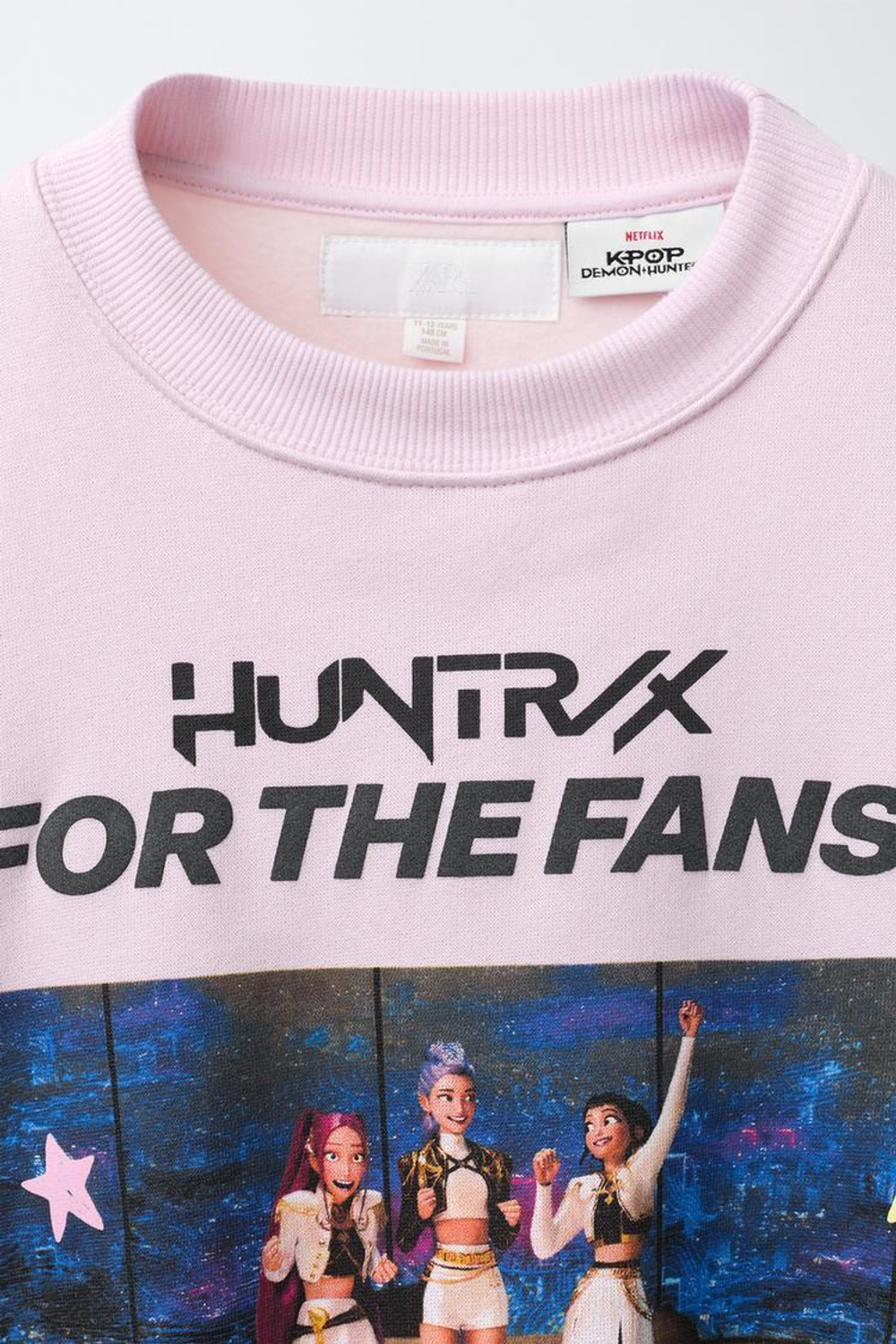ZARA ТОЛСТОВКА С ПРИНТОМ KPOP DEMON HUNTERS™ NETFLIX ©, РОЗОВЫЙ