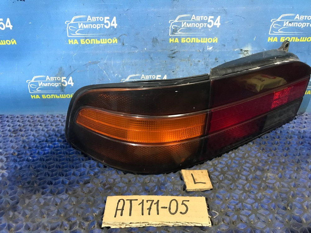 Стоп левый TOYOTA CARINA 1990