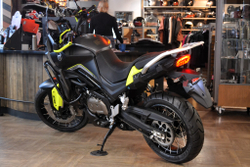 QJMOTOR SVT 650 X (Black)