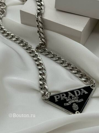Колье Прад. серебристое с черным лого