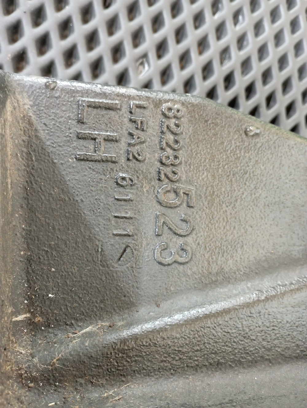 Кронштейн бампера переднего левый 2016г.