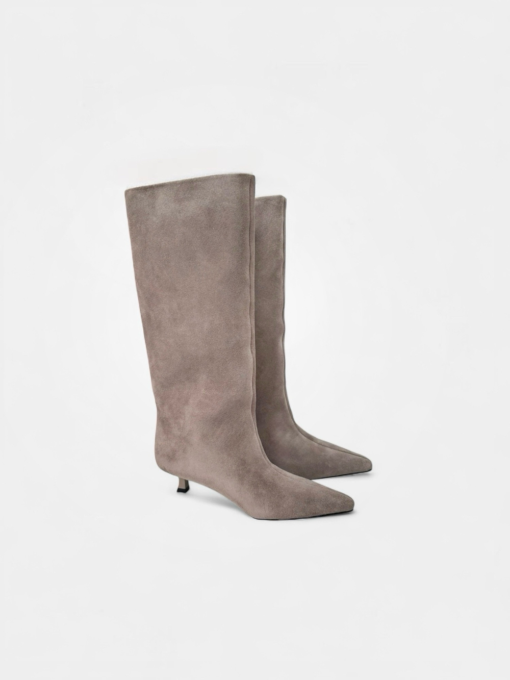 Сапоги в бежевом цвете