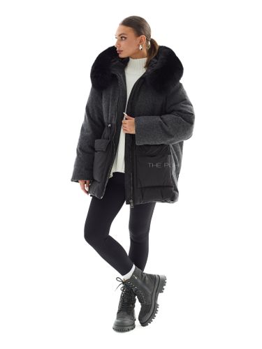 Комбинированный пуховик черного цвета с мехом песца