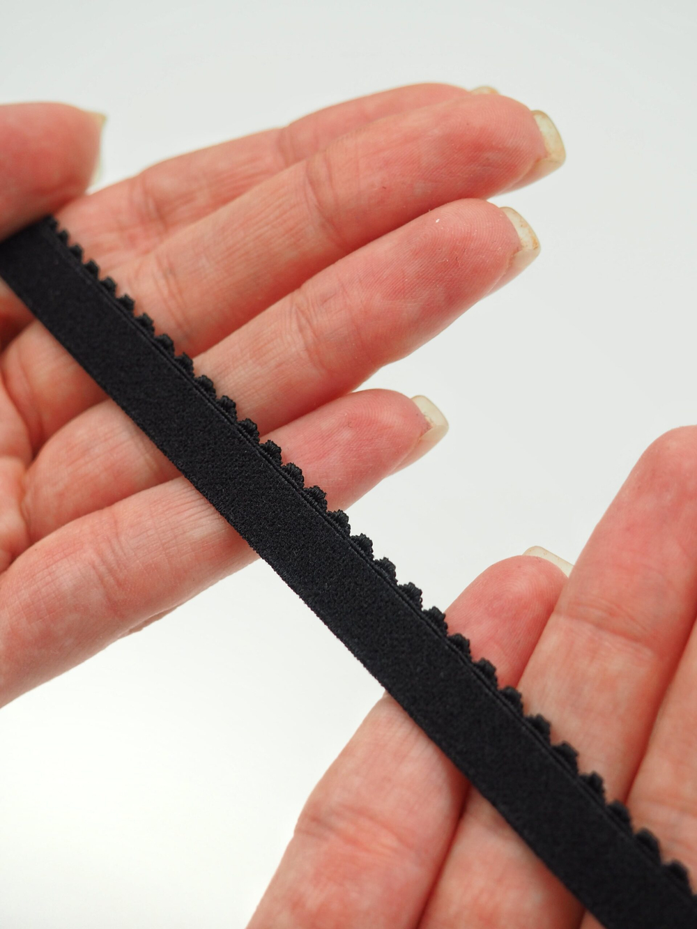 Резинка отделочная черная ажурная ширина 10 мм