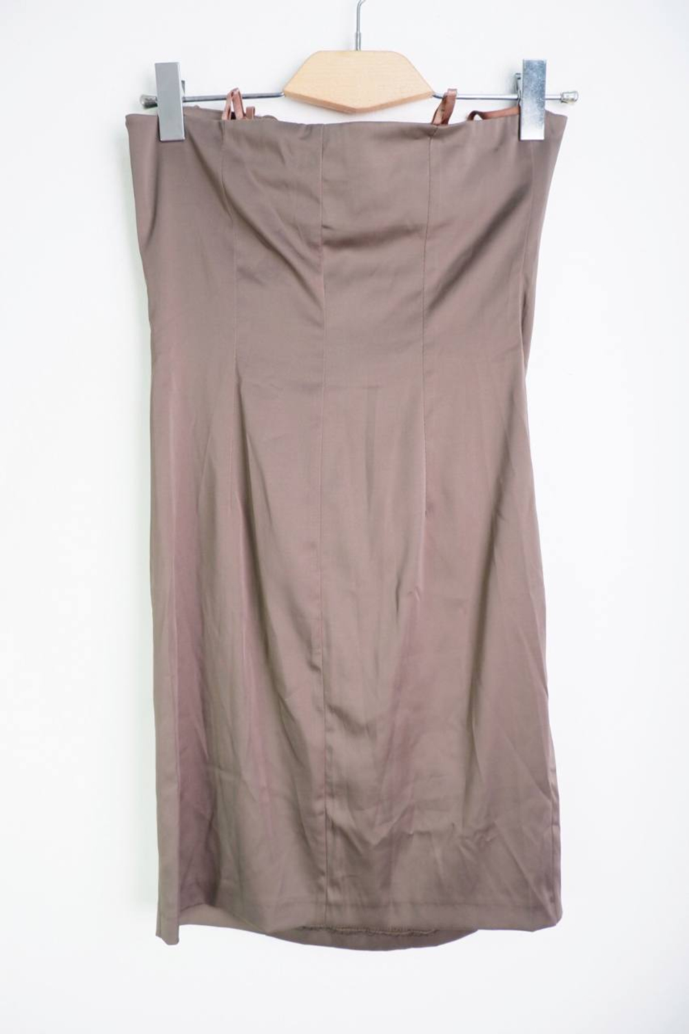 Платье Extasy с воланом с открытыми плечами, визуально на 44 размер, новое