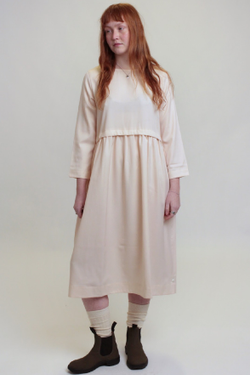 Кремовое платье с кулиской из тонкой шерсти