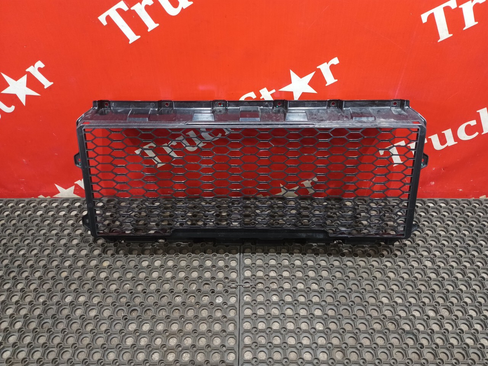 Решетка бампера нижняя 2024г