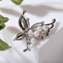 Брошь "Бабочка" с жемчужным крылом, цвет белый в серебре