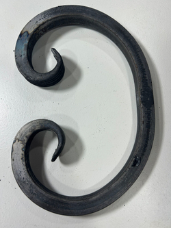 Кованый элемент вензель 130х230мм квадрат полнотелый 14х14мм