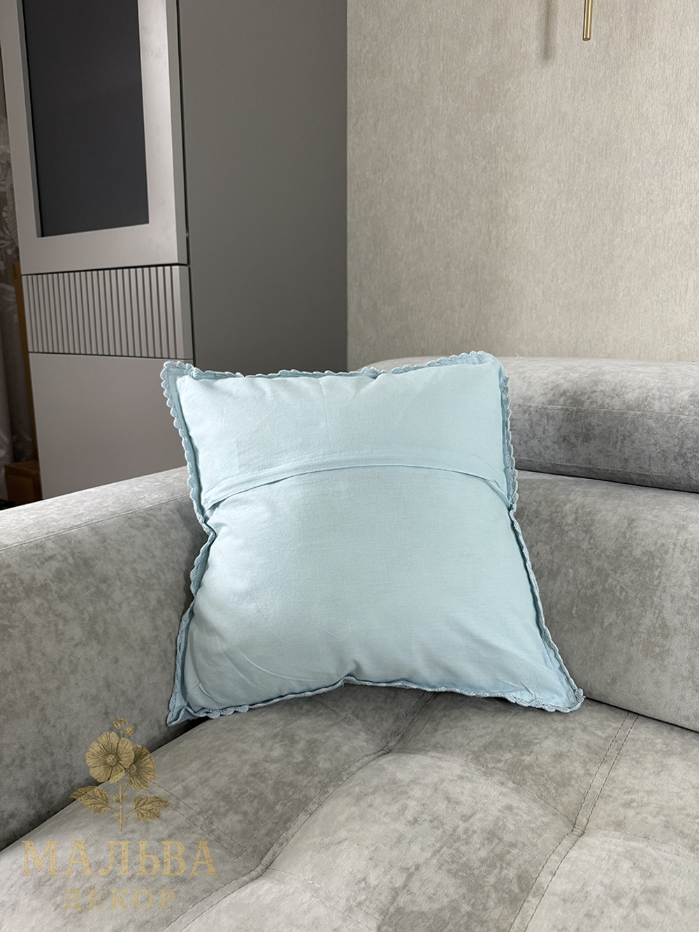 Подушка декоративная "Кружево" голубая 45x45x10см от J-LINE