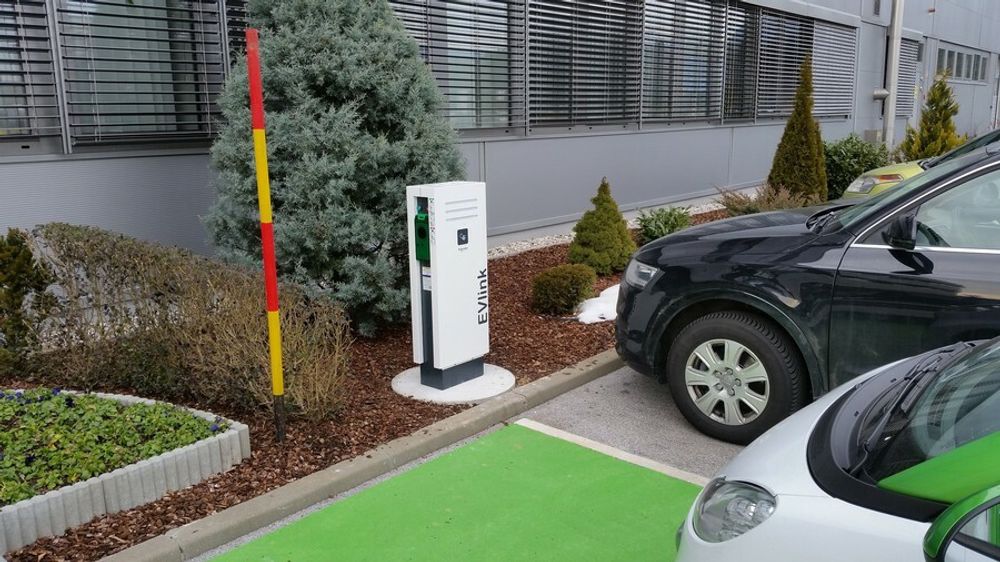 Зарядная станция EVlink PARKING Floor (EVF2S22P4E) - 8