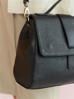 Сумка женская кросс боди через плечо на ремне из кожи  повседневная и деловая для женщины