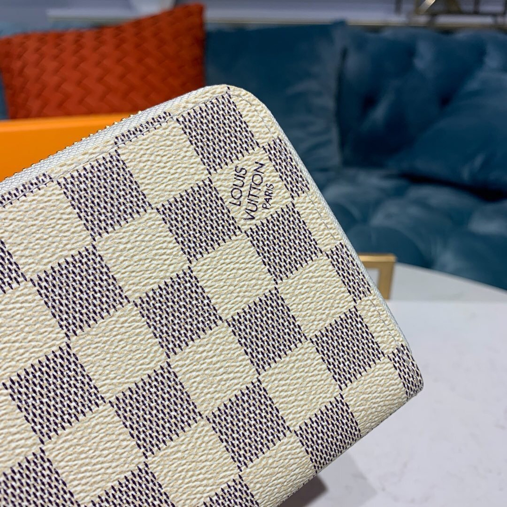 Louis Vuitton Zippy Wallet