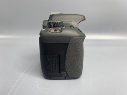 Canon EOS 550D Kit 18-55mm 3.5-5.6 IS 900 кадров