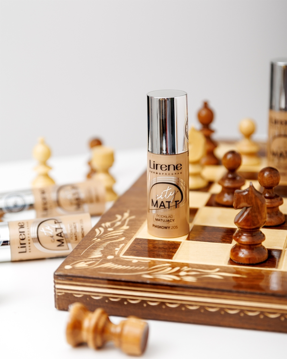 Lirene City Matt - Матирующий тональный флюид с эффектом выравнивания оттенок 207 Beige, 30 ml