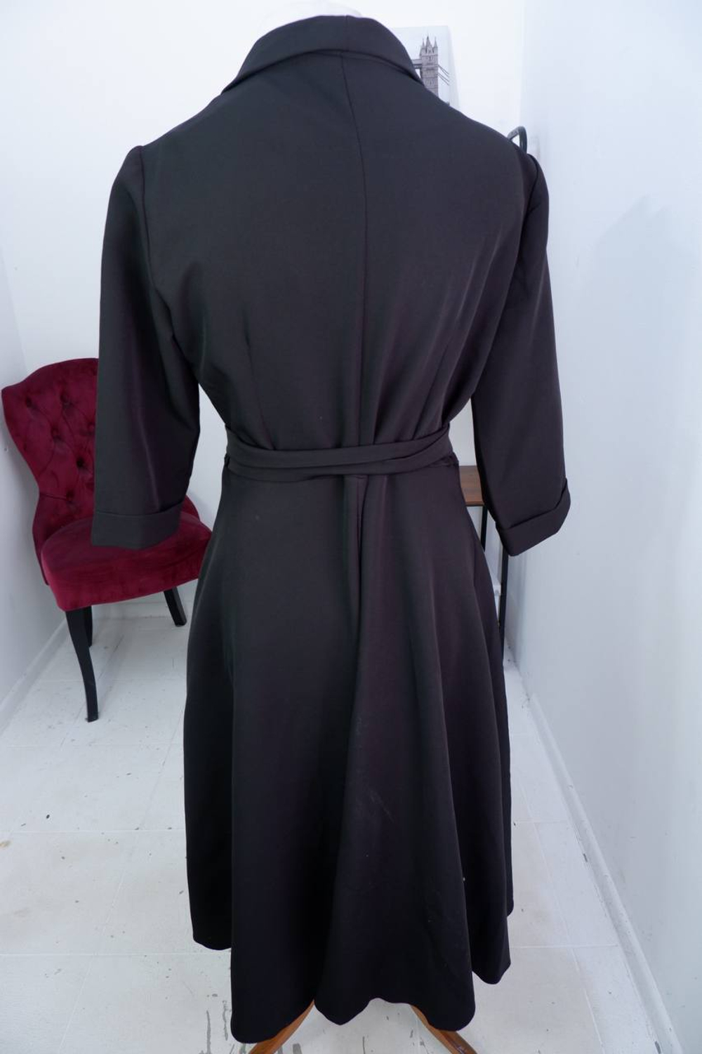 Платье стильное с поясом, визуально на 48 размер