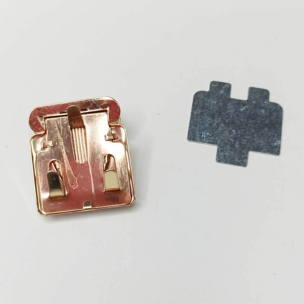 Замок-защелка на зажимах 32*35 Золото