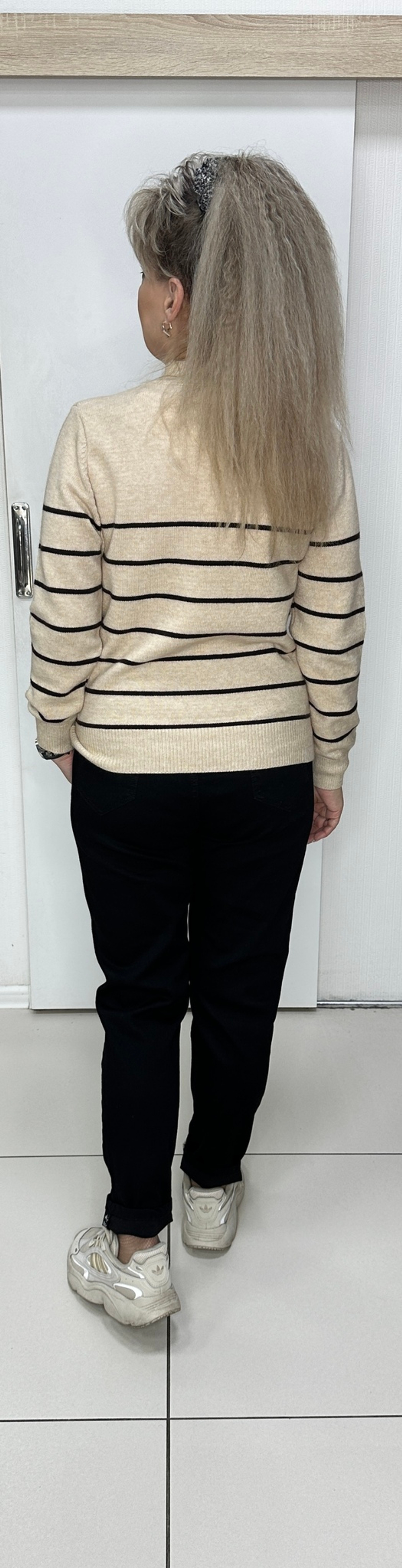 Джемпер бежевый с полоской