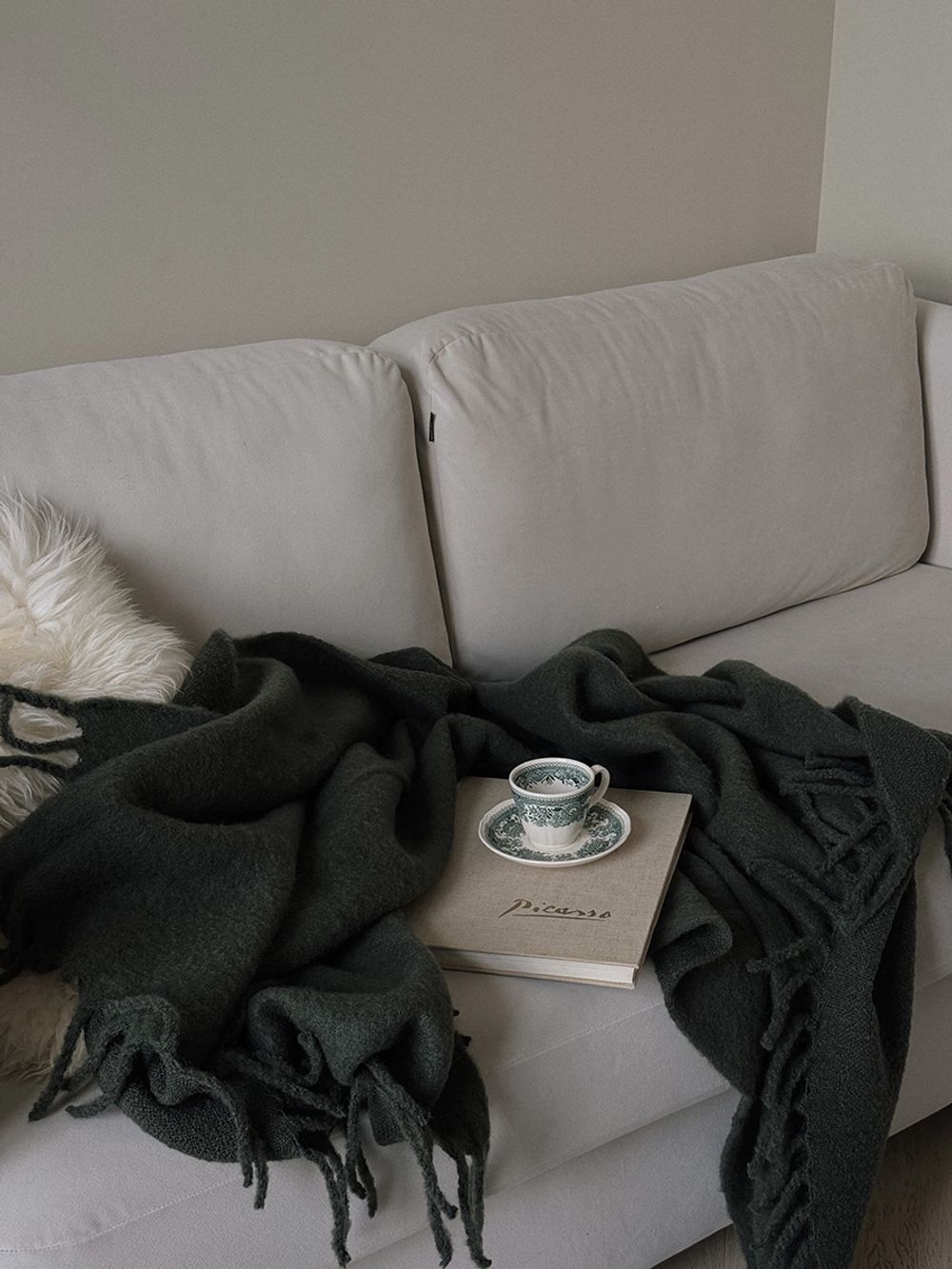 Плед мохеровый хвойно-зеленого цвета из коллекции Essential, 130х180 см