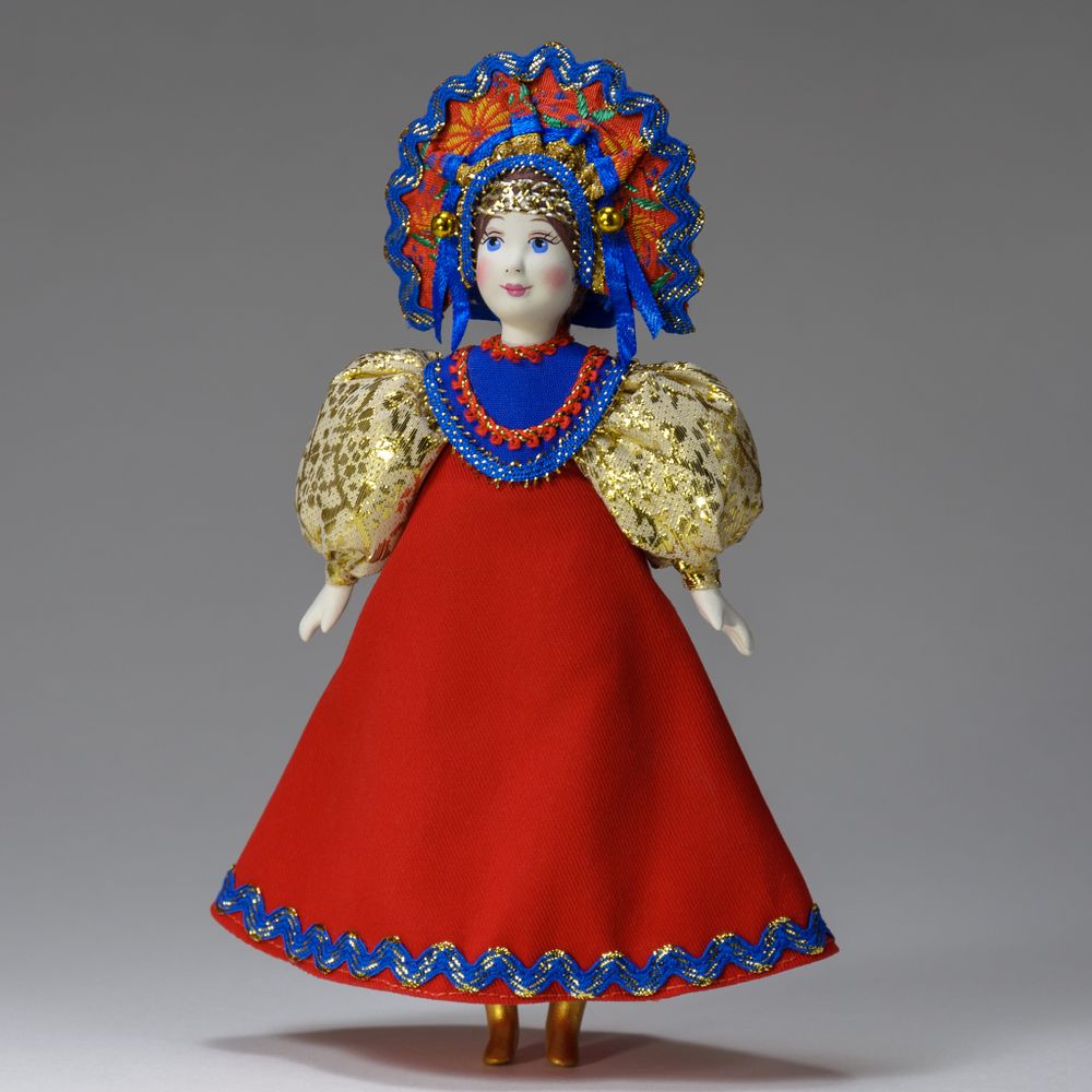 Кукла в круглом кокошнике