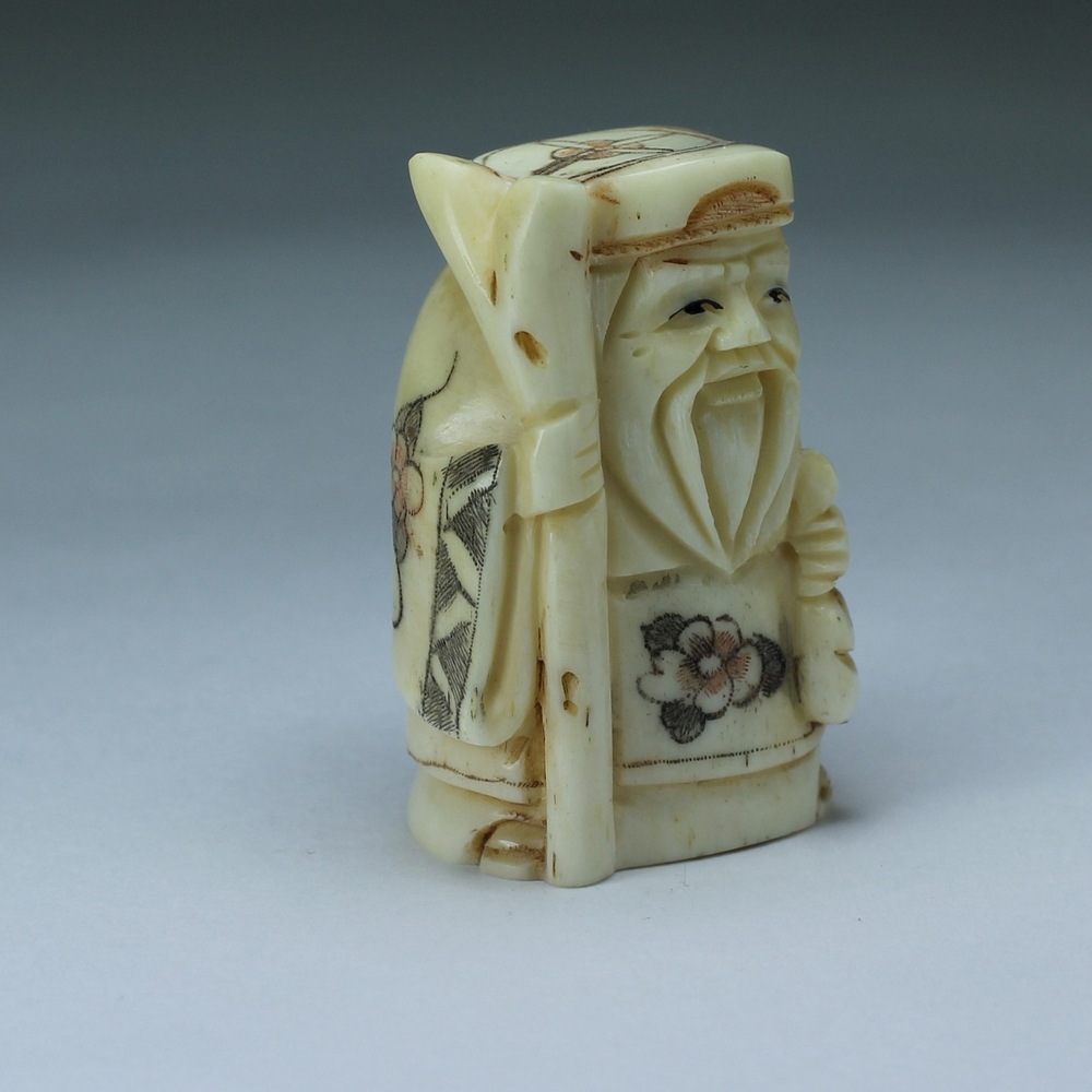 Нэцкэ Дзюродзин с посохом и кисетом