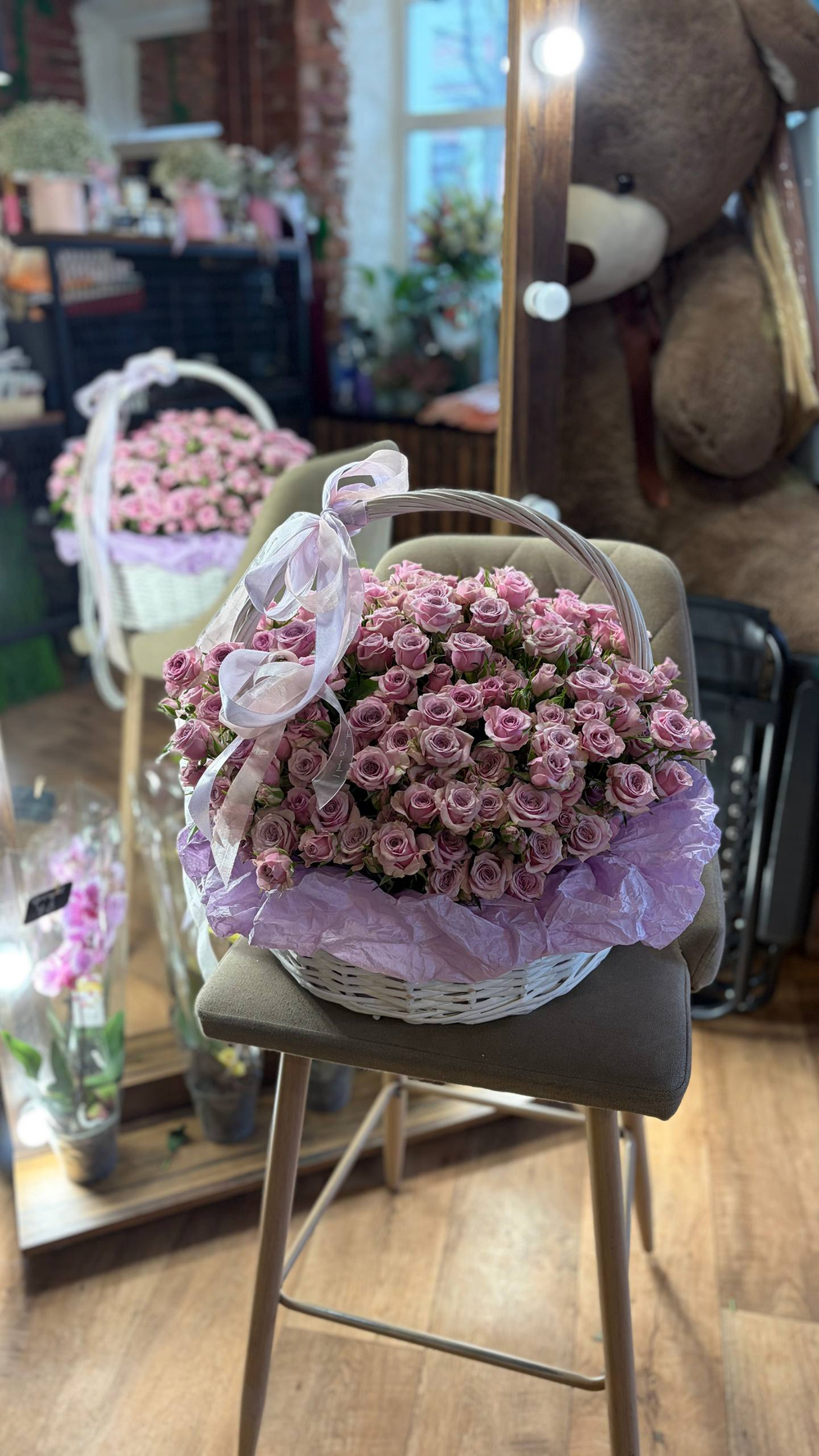 Корзина кустовых роз