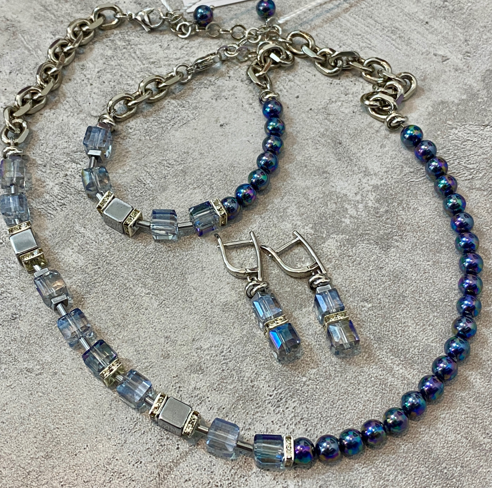 Серьги из серо-голубых кубиков Swarovski с гематитом и кристаллами, оттенок серебро