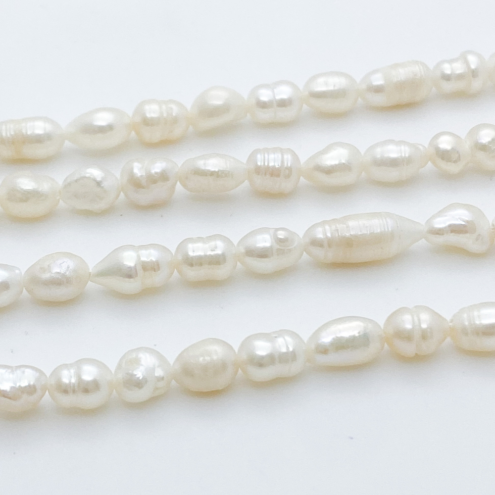 Жемчуг (сорт Б), размер около 6-8*5-5,5 мм, цена за нить 34 см (около 50 шт)