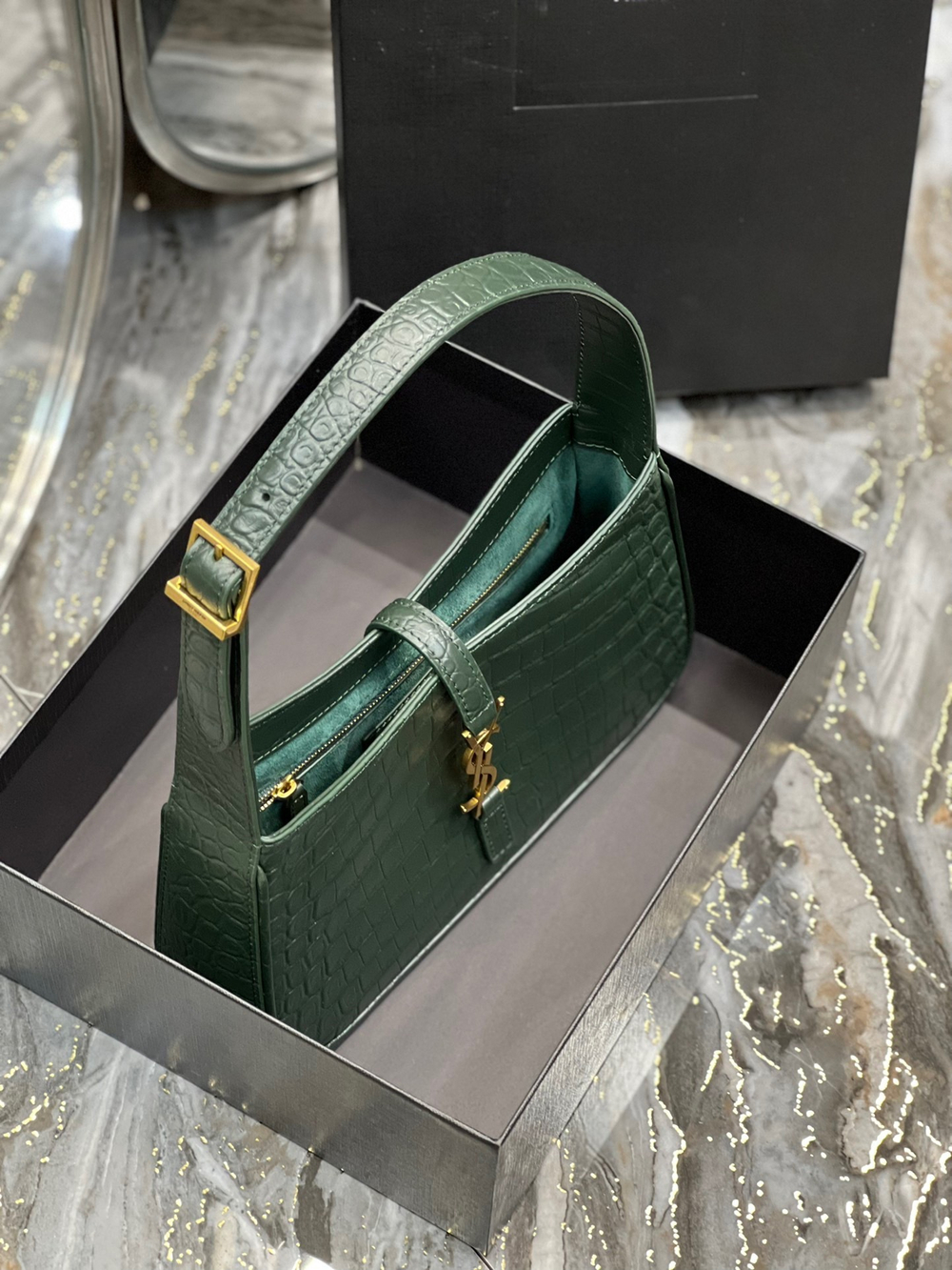 Saint Laurent Le 5 à 7 Hobo Bag