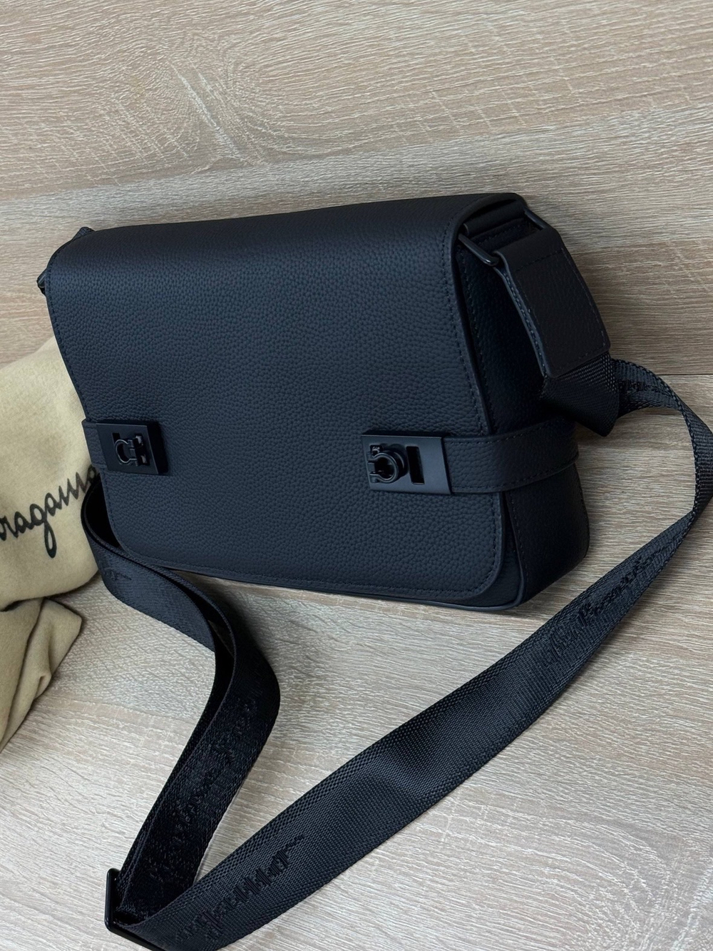 Сумка через плечо Salvatore Ferragamo