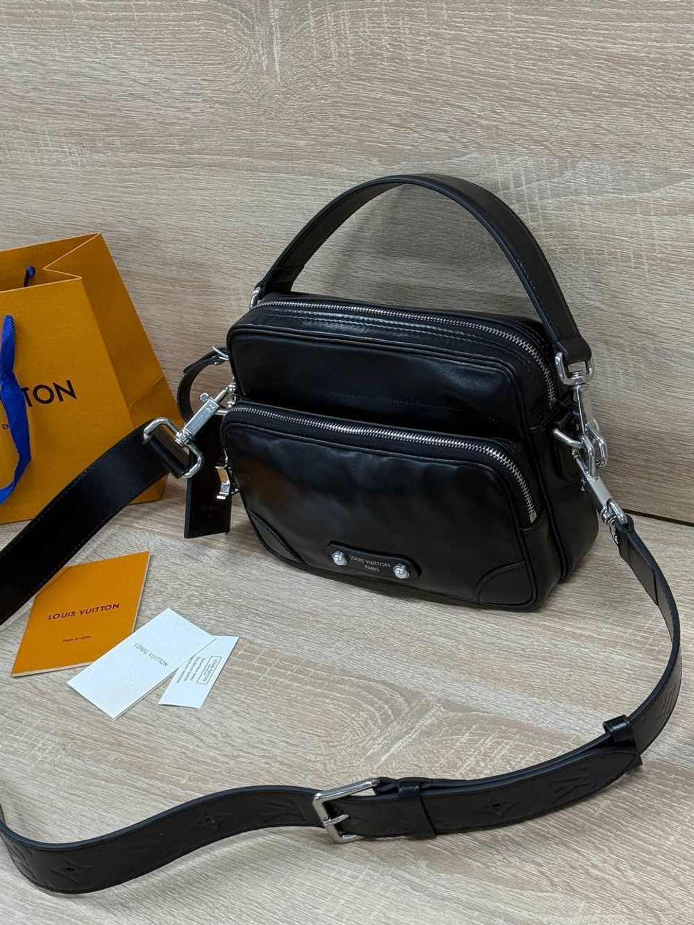 Сумка-мессенджер Louis Vuitton